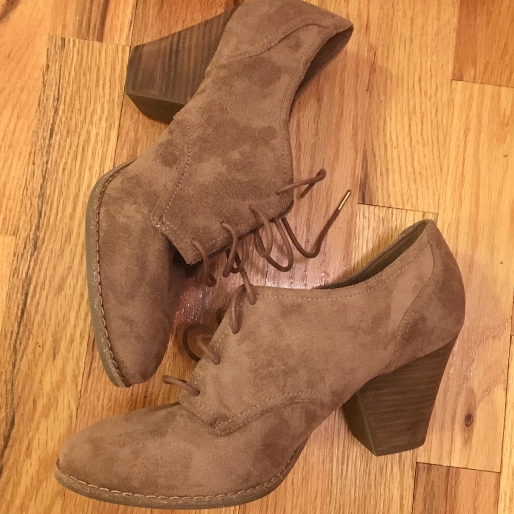 Dr. Scholl’s Suede 2” Booties NWOT (Taupe)